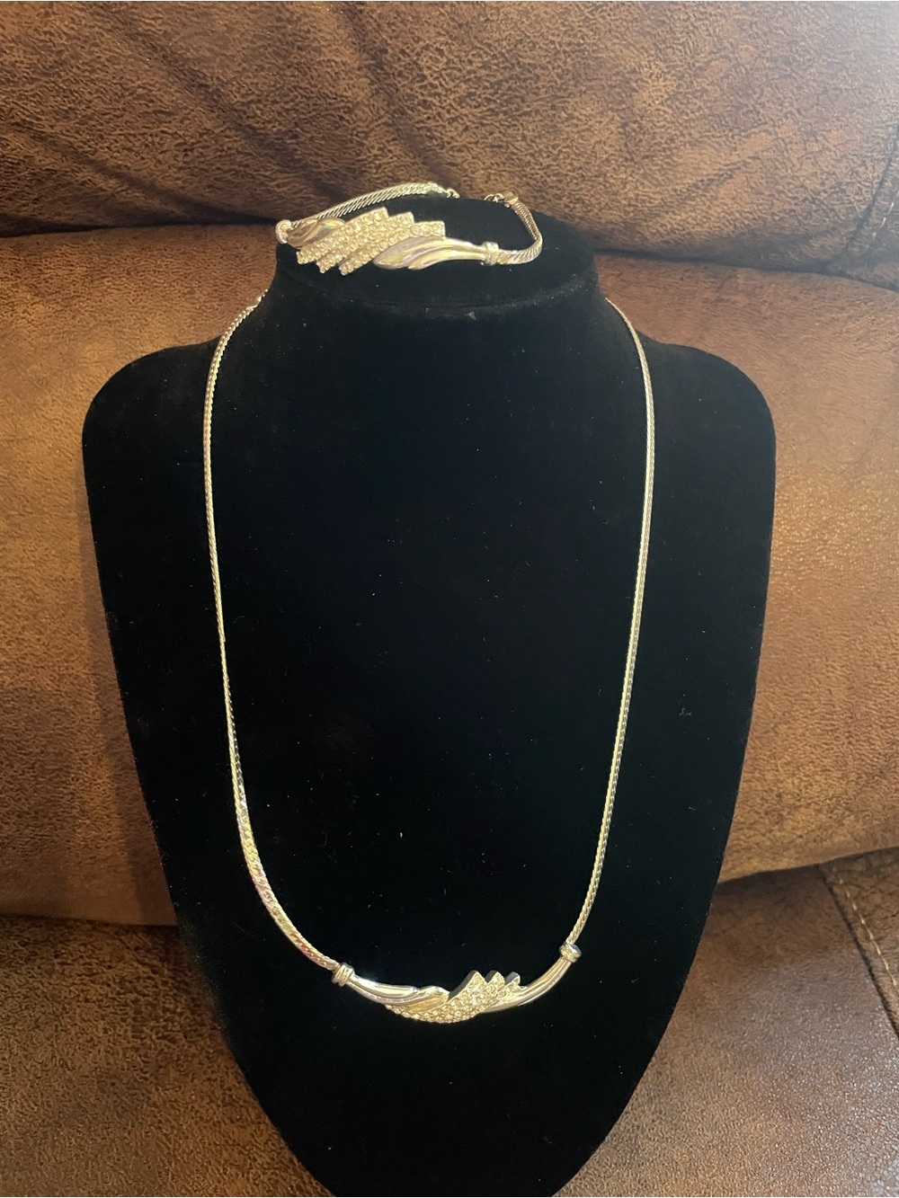 Avon Silver Tone Wing Motif Necklace and Bracelet Set -